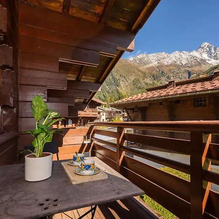 Les Chosalets Sleeps 3 Pool