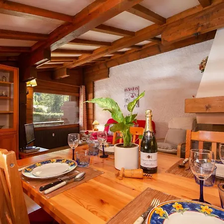 Les Chosalets Sleeps 3 Pool