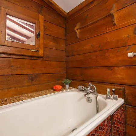 Appartement Les Chosalets Sleeps 3 Pool