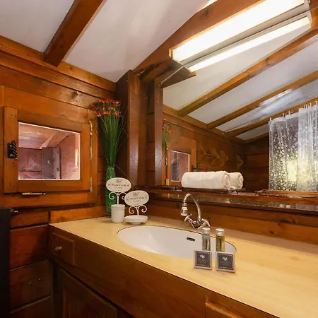 Les Chosalets Sleeps 3 Pool Appartement *