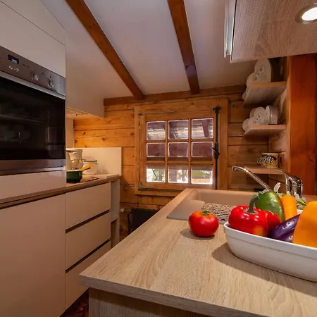 Les Chosalets Sleeps 3 Pool Appartement